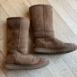 UGG Chestnut Classic Shearling Lined Boots